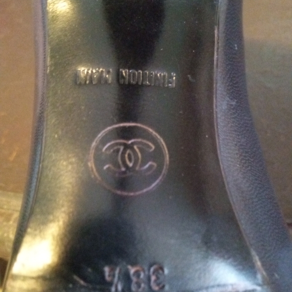 CHANEL BLACK LEATHER PUMPS SIZE-8.5 - Picture 7 of 8